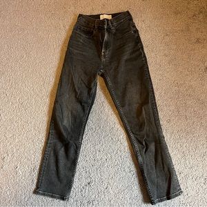 Everlane Original Cheeky Ankle Jean in Washed Black